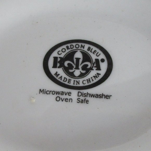 white porcelain gravy boat - Picture 2 of 4